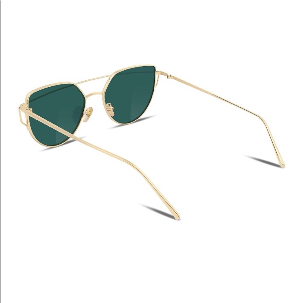 •SOLD•NWT Gold Cat eye sunnies w/pink mirror - Picture 4 of 4